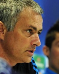 pulse-kaiyun.com-2012欧冠负拜仁 穆里尼奥擦干泪水去C罗家安慰他