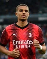 迪马：除了科莫以外，英超球队也有意米兰后卫佳夫