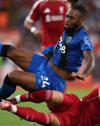 pulse-kaiyun.com-已经不认识人了😅利物浦丢球，阿兰希勒猛批已被换下的科尔克兹