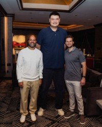 酝酿大事？姚明重返休斯顿与火箭高管会面 或出席杜兰特加盟发布会