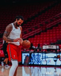 火箭三喜临门，替补中锋正式续约，外线核心知耻后勇埋头苦练