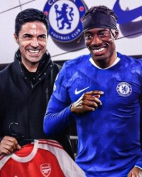 电讯报：马杜埃凯场均射门、推进、夺回球权均高过萨卡&amp;马丁内利