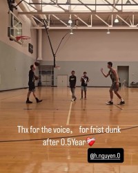 💪去年遭遇左膝前十字韧带撕裂！崔永熙在训练中能完成扣篮了