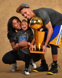 自2016年库里之后获得常规赛MVP的球员最终都没能带队夺冠