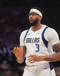 pulse-kaiyun.com-最后时刻手指受伤离场！浓眉20中10拿下21分11板4助1断1帽